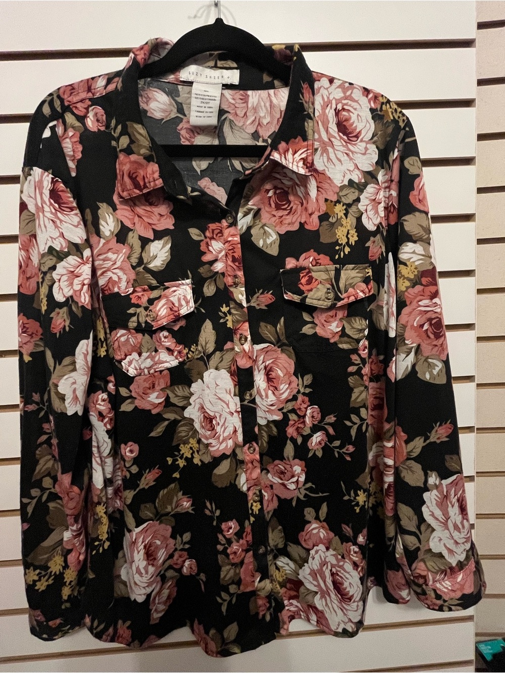 🧡 3/$15 Suzy Shier Black Button-Front Blouse with Pink Floral Print